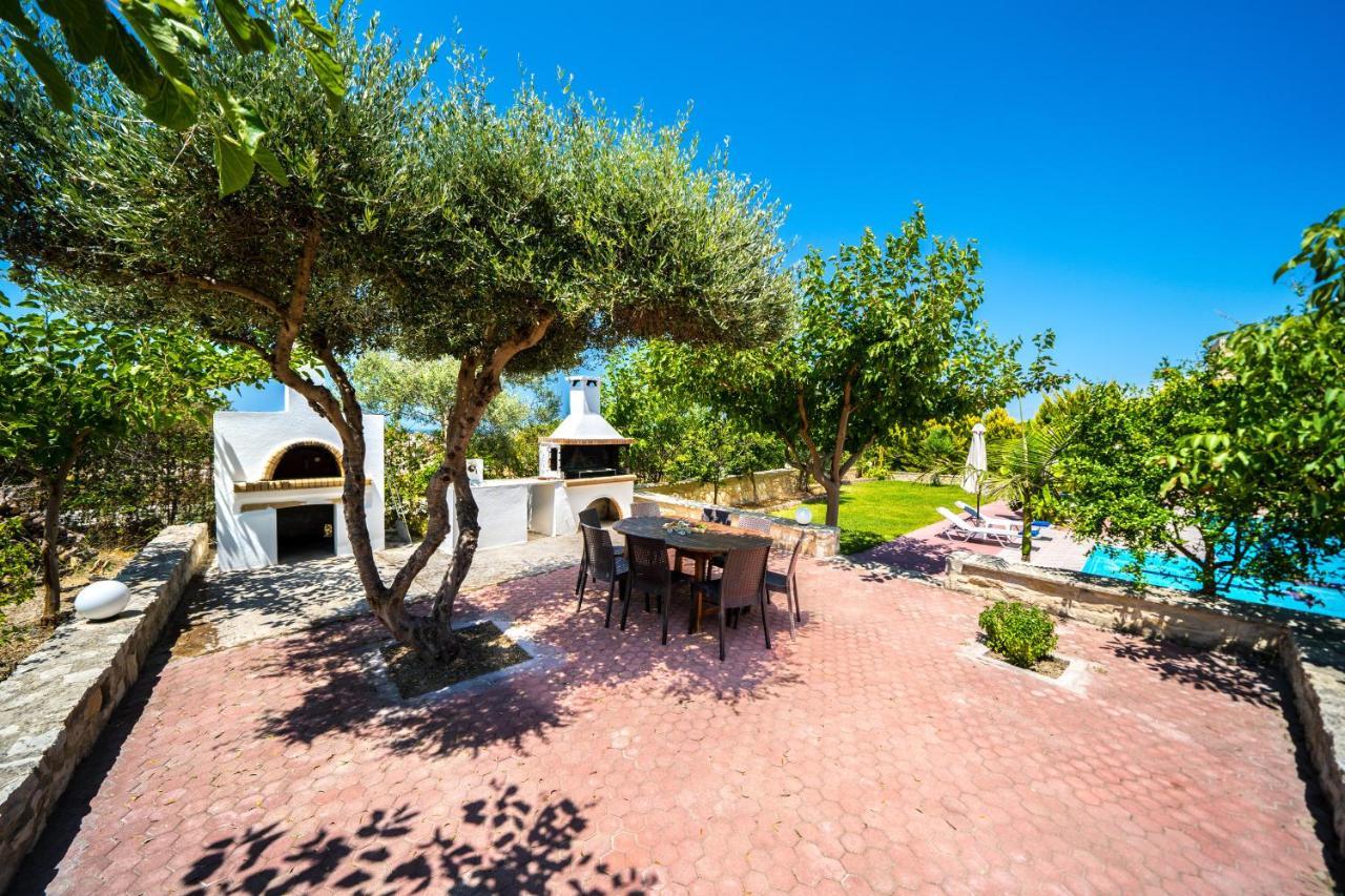 Villas Louloudaki Λούτρα Εξωτερικό φωτογραφία